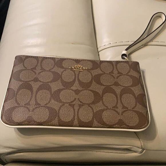 NWT COACH CORNER ZIP LARGE WRISLET SIGNATURE‎ CANVAS KHAKI - Picture 1 of 7